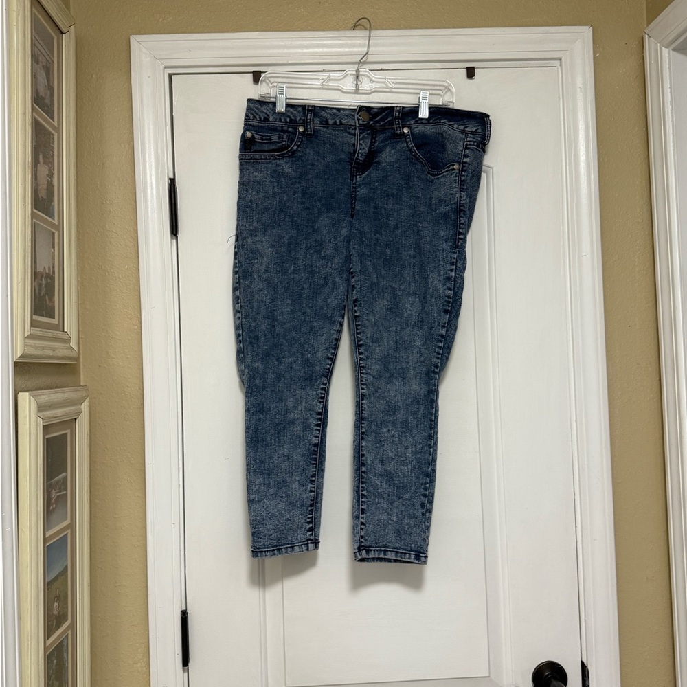 Torrid size 12 blue acid washed cropped jeans.